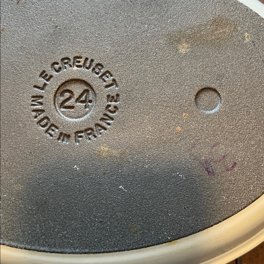 Le Creuset Cream Oval Enamel Cast Iron Baking Dish - Picture 4 of 5